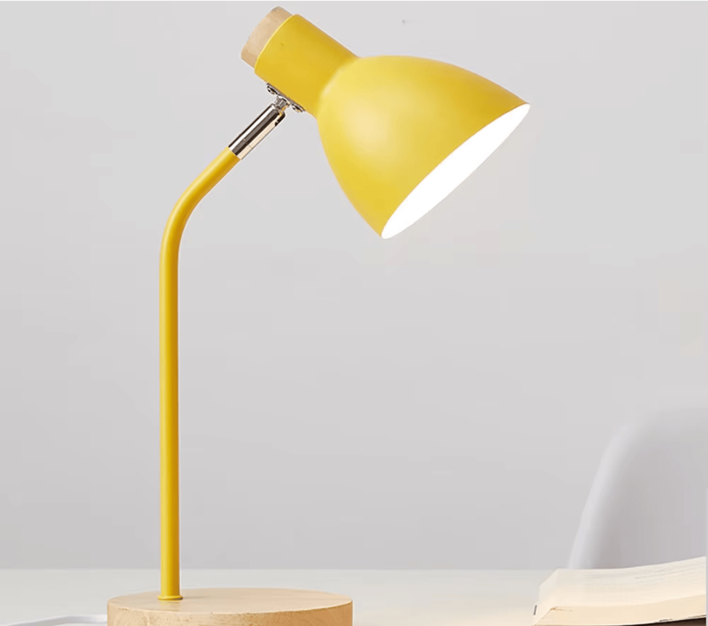 Lampe De Chevet Minimaliste En Bois Et Fer - Calydia